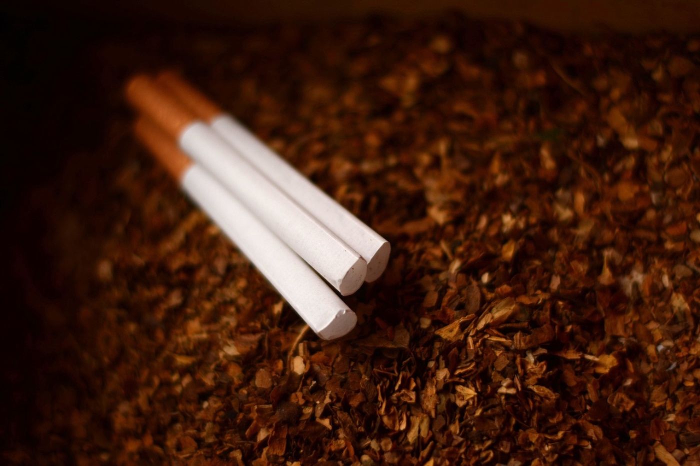 FDA impone multas fabricantes minoristas venta productos tabaco no autorizados