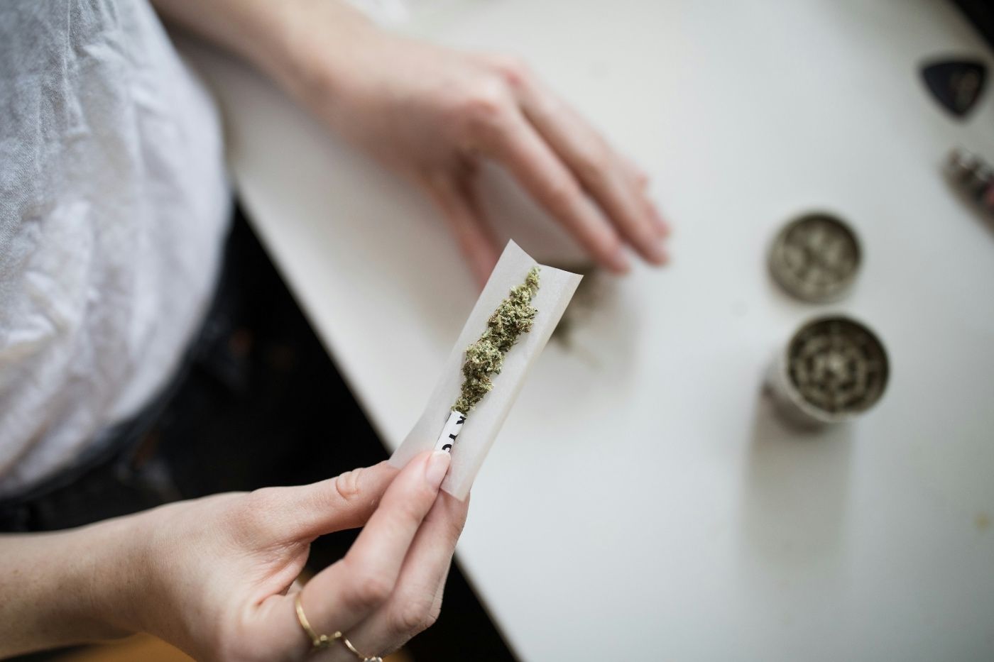 República Checa propone legalizar cultivo uso personal cannabis hogar
