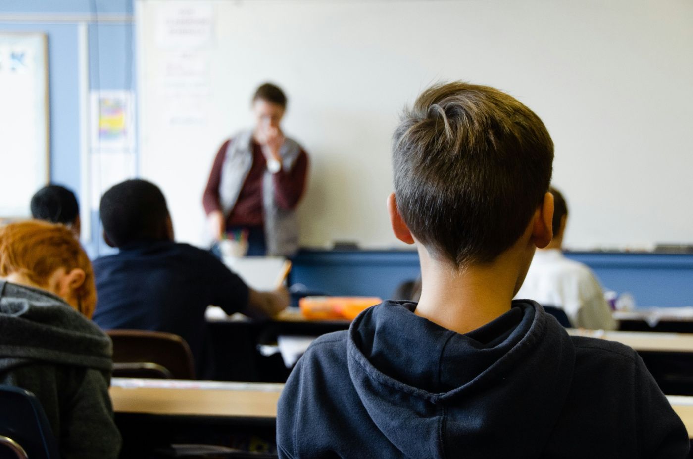 Australia lanza programa educativo nacional contra vapeo juvenil