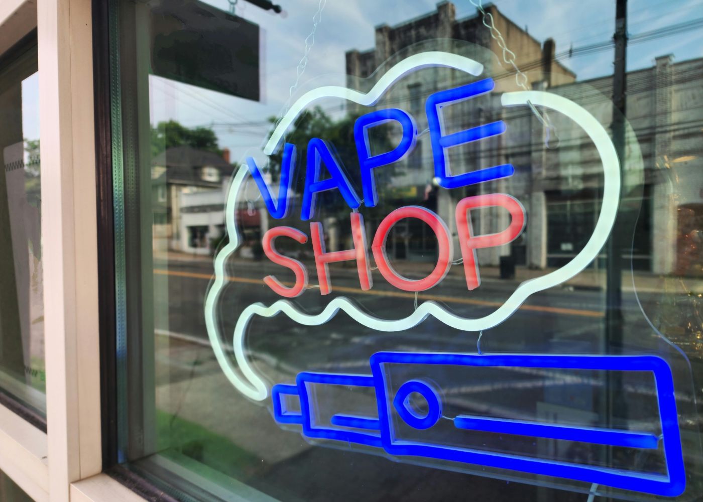 Estudio revela incumplimiento regulaciones venta vapes