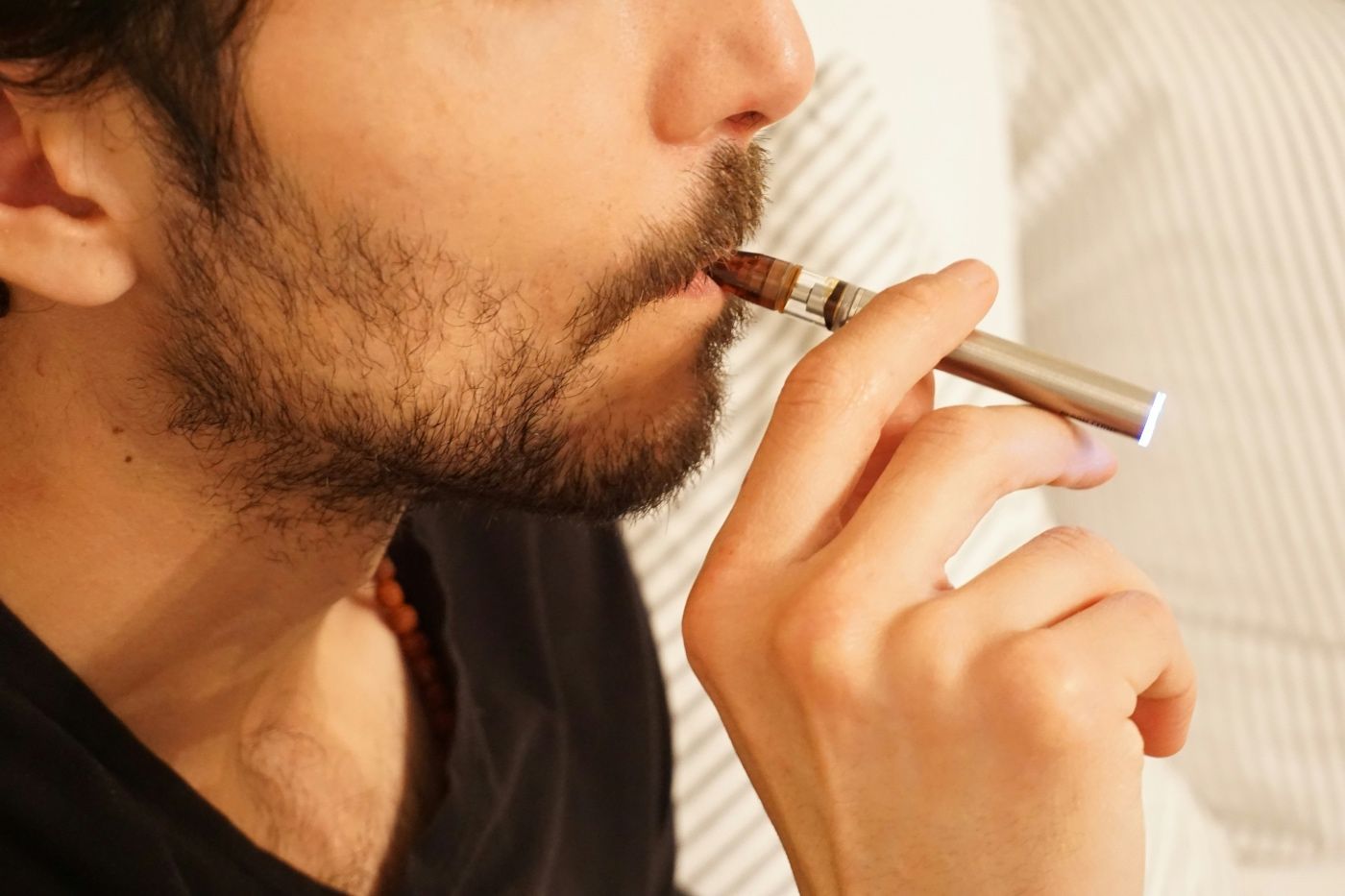 Década estudios vapeo desafía postura Singapur cigarrillos electrónicos