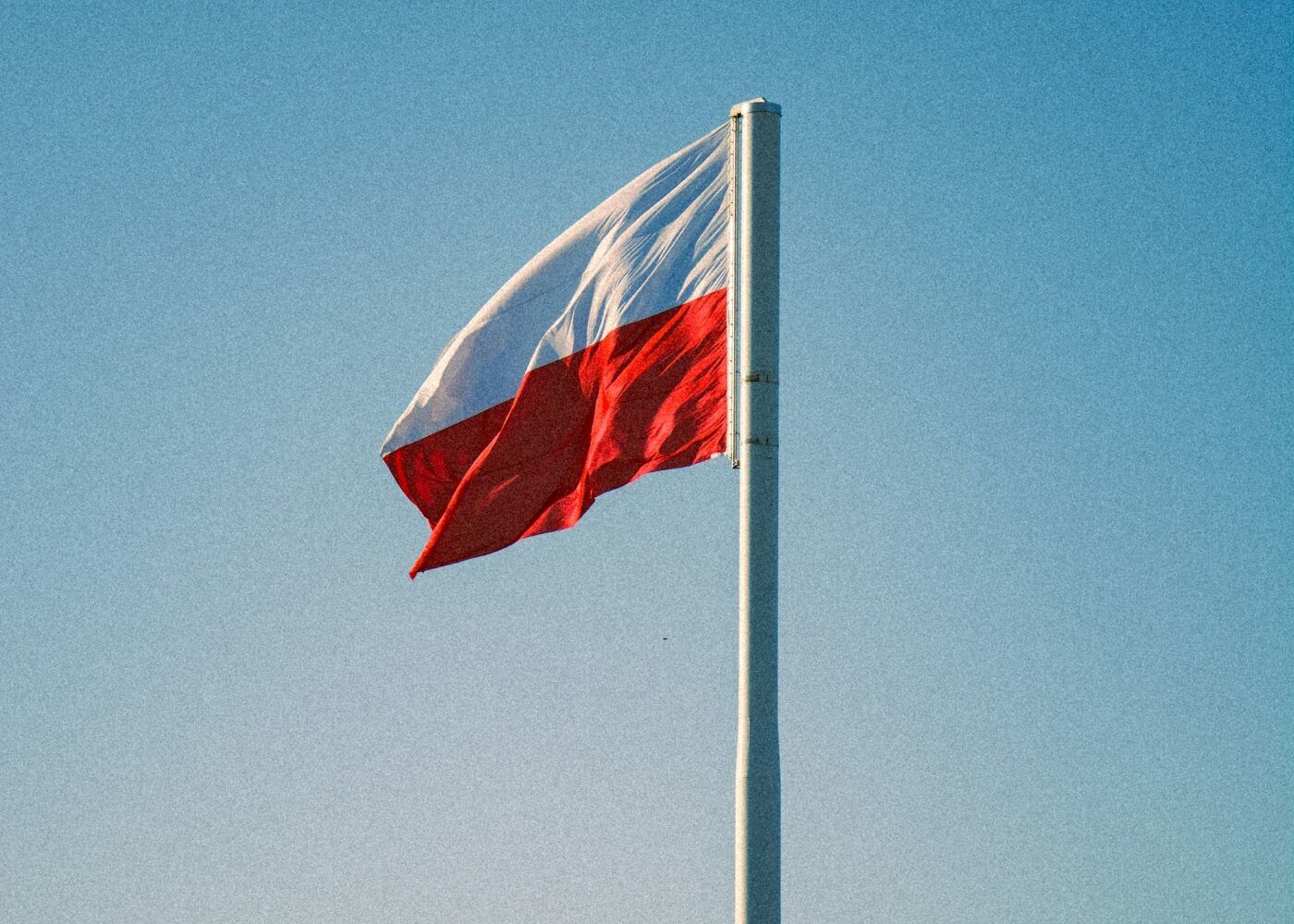 Polonia da un paso firme contra vapeo menores