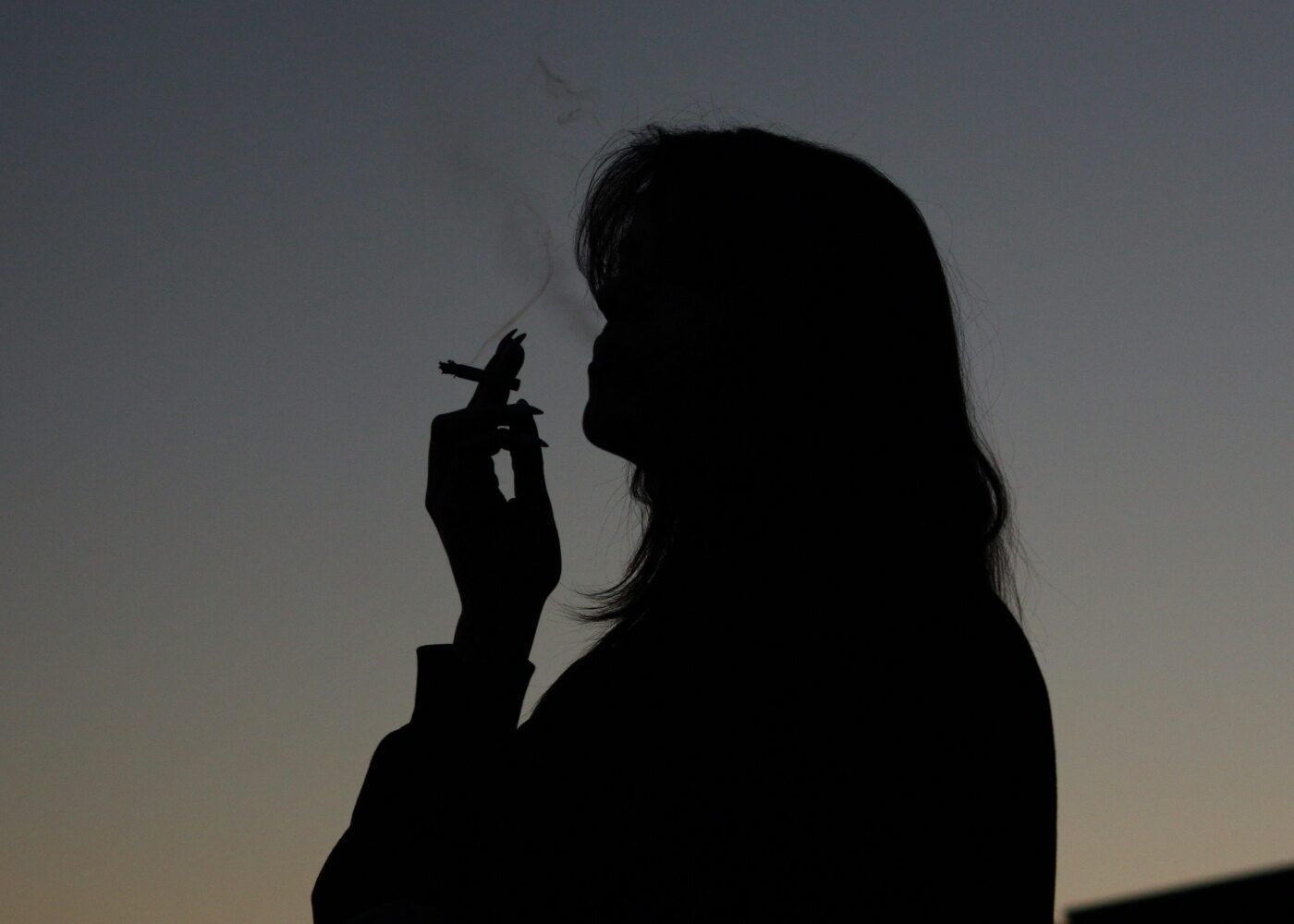 Comisión Europea evalúa imponer nuevo impuesto tabaco