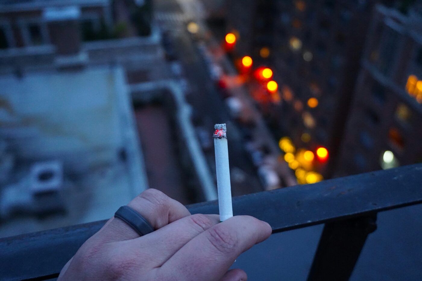 Expertos sanitarios exigen Parlamento británico aprobar urgencia tabaco cigarrillos electrónicos