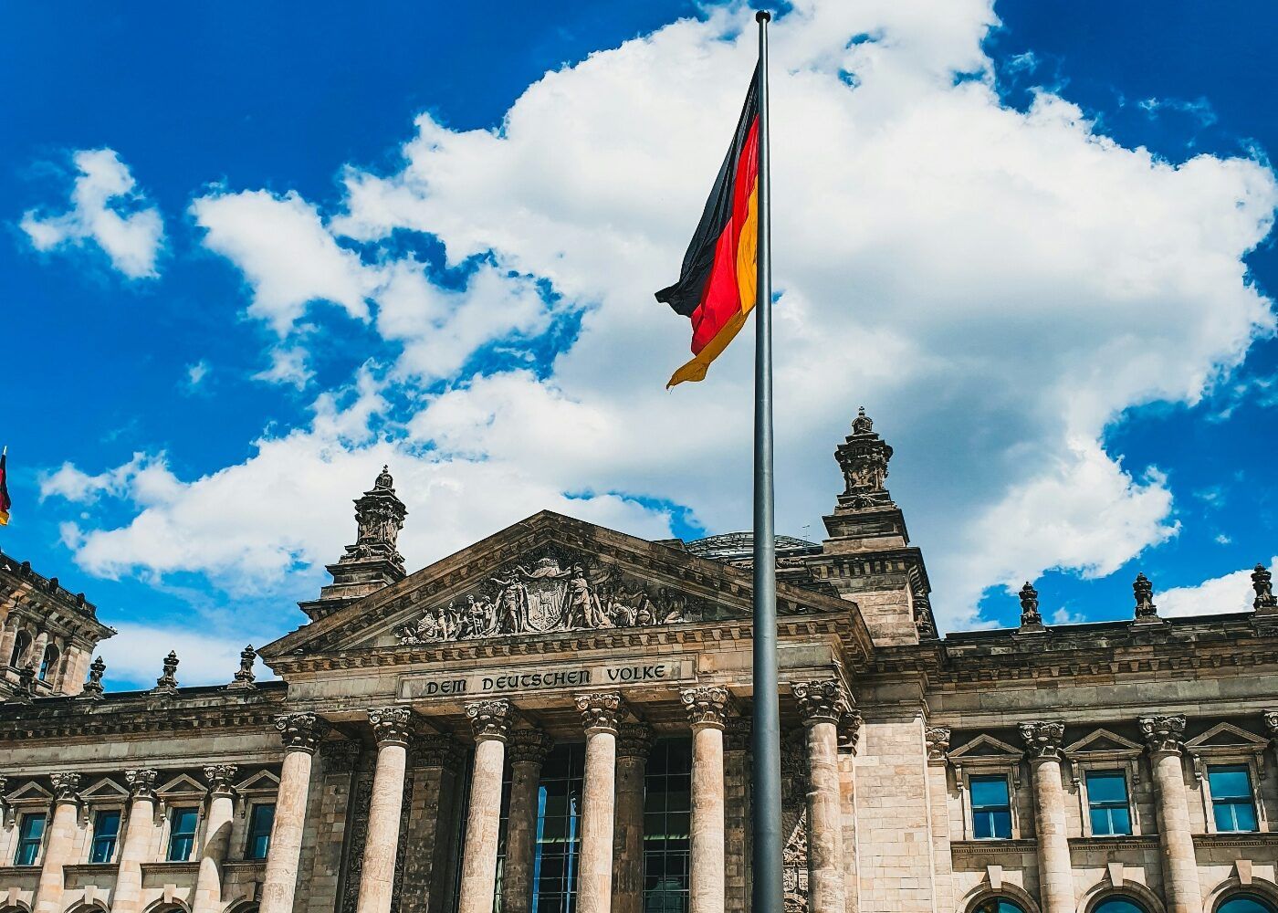 Bundestag Alemania solicita Gobierno evaluar prohibición cigarrillos electrónicos