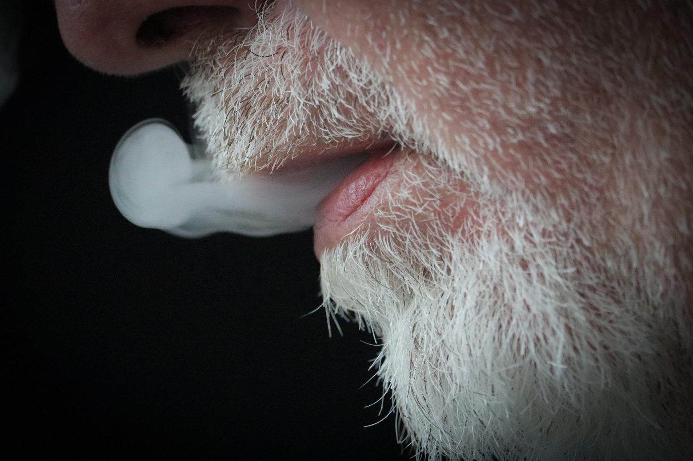 Uso continuado cigarrillos electrónicos reduce recaída