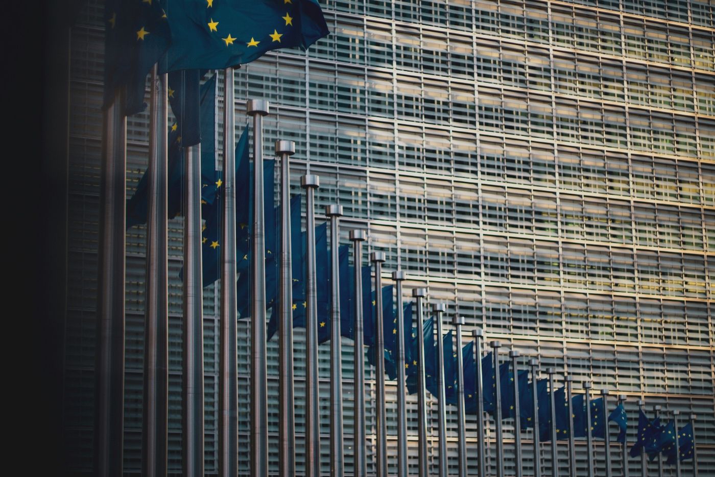 Comisión Europea revisa normas tabaco UE